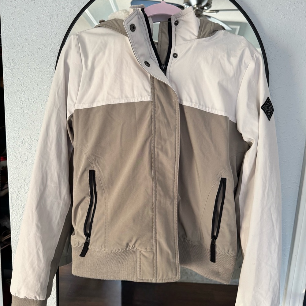 Hollister Cream and Tan Ski Jacket